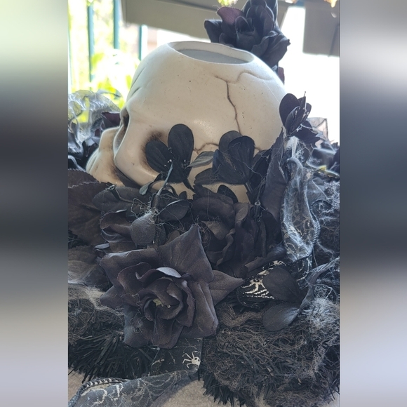 Gothic Halloween Table Candleabra Decorations  Skull Black Roses - Picture 11 of 13